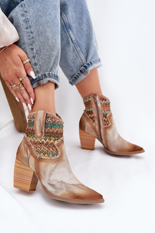 Dřeváky kovbojský styl s podpatky zdobené Plecionką  06810-29 různé barvy Dřeváky kovbojský styl s podpatky zdobené Plecionką  06810-29 různé barvy