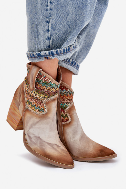 Dřeváky kovbojský styl s podpatky zdobené Plecionką  06810-29 různé barvy Dřeváky kovbojský styl s podpatky zdobené Plecionką  06810-29 různé barvy