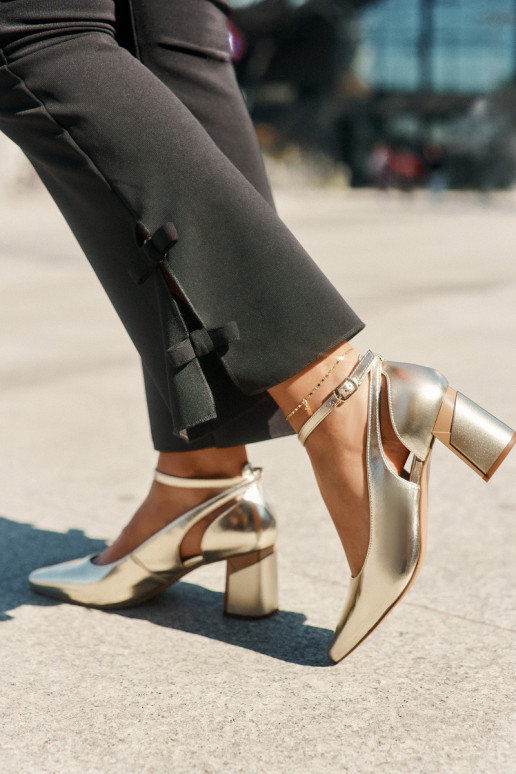 Obuv s podpatky  K6816-25 zlaté barvy  Obuv s podpatky  K6816-25 zlaté barvy