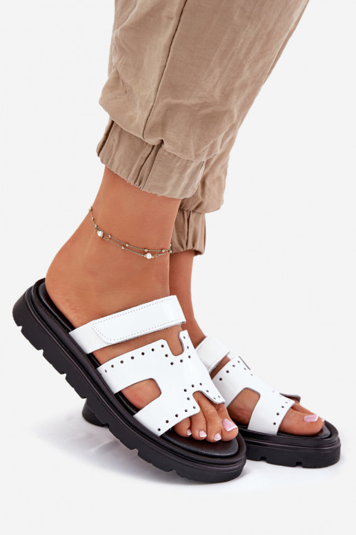 s efektem laku Dámské pantofle Z Naturalnej Skóry s platformou Zazoo 40440 bílé