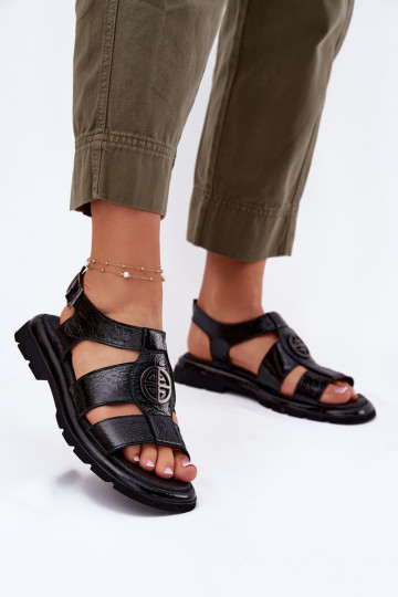 Dámské sandály  s efektem laku  Detalem Artiker 56C0691 Černé