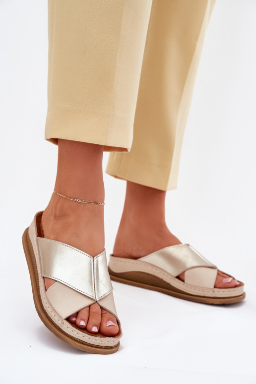 Pantofle  s platformou  L4986-37 béžové-zlaté barvy