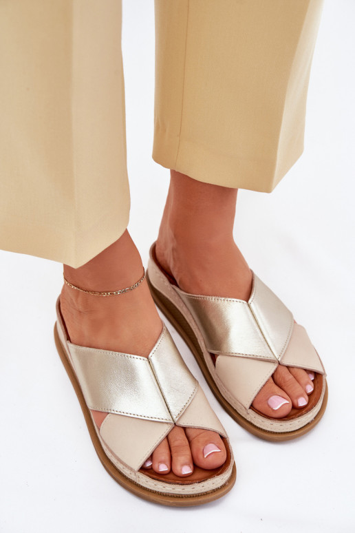 Pantofle  s platformou  L4986-37 béžové-zlaté barvy