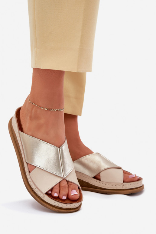 Pantofle  s platformou  L4986-37 béžové-zlaté barvy