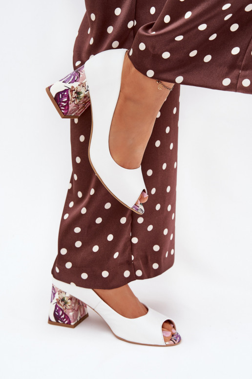 Obuv se zdobenými podpatky  Shoes 2608/K bílé  Obuv se zdobenými podpatky  Shoes 2608/K bílé