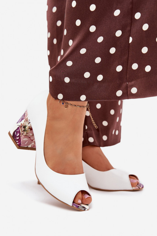 Obuv se zdobenými podpatky  Shoes 2608/K bílé  Obuv se zdobenými podpatky  Shoes 2608/K bílé