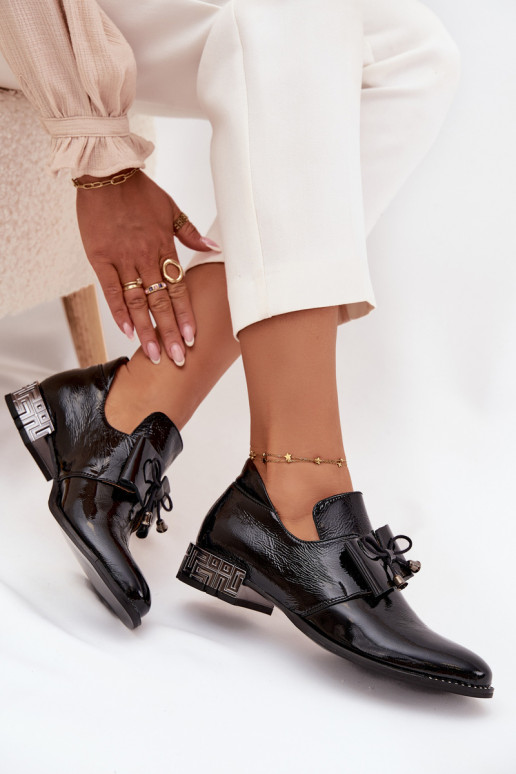 s efektem laku boty  na nízkém podpatku se stuhami Zazoo 1399 Černé