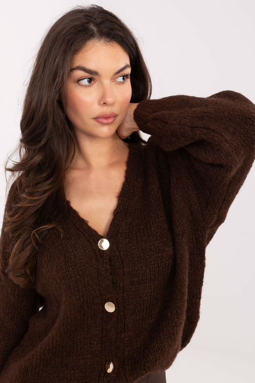 Tmavě hnědý svetr