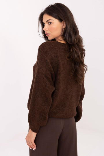 Tmavě hnědý svetr 2