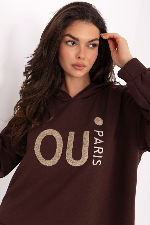 Tmavě hnědý svetr s kapucí