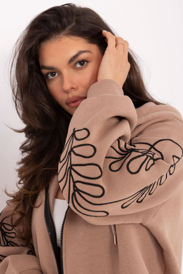 Tmavě pískový svetr