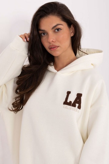 Světlý slonovinový svetr 2