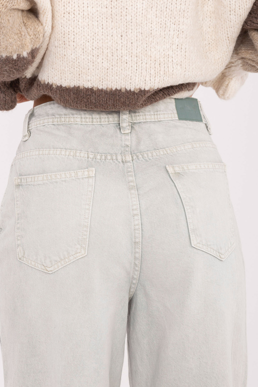 Světle šedé kalhoty