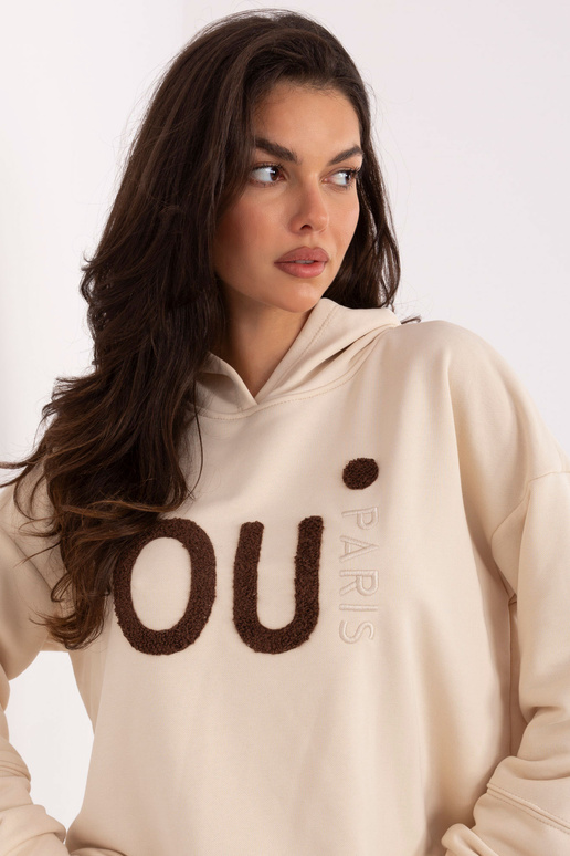 Světlý pískový svetr