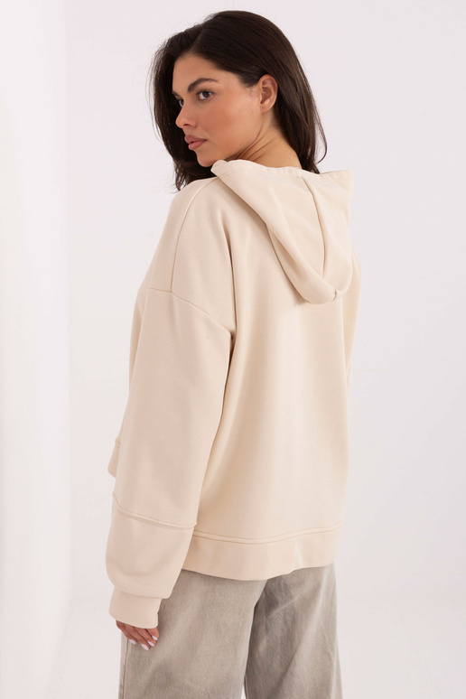 Světlý pískový svetr