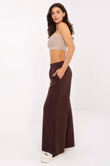 Tmavě hnědé kalhoty