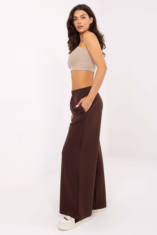 Tmavě hnědé kalhoty