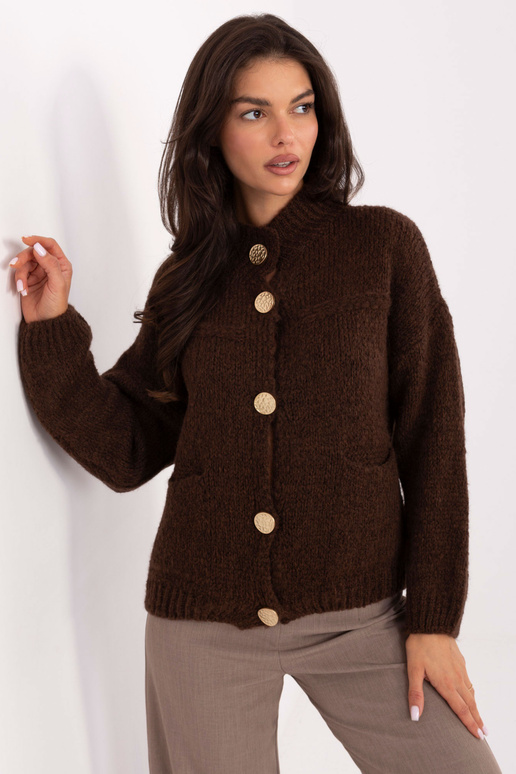 Tmavě hnědý svetr