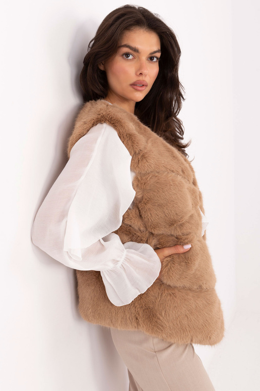 Vesta velbloudí barvy