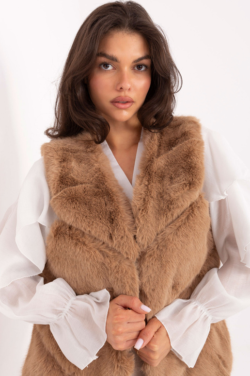 Vesta velbloudí barvy