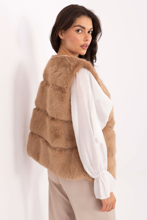 Vesta velbloudí barvy