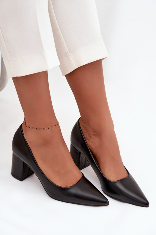 Obuv Na Słupkowym Obcasie Ze Szpiczastymi Noskami Černé Ryvessa