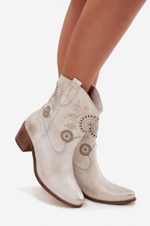 ze semiše Dřeváky  s ažurovými prvky s podpatky Zazoo 3844 zlaté barvy Przecierany ze semiše Dřeváky  s ažurovými prvky s podpatky Zazoo 3844 zlaté barvy Przecierany