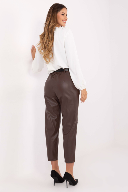 Tmavě hnědé kalhoty