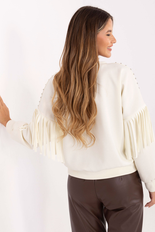 Svetr krémové barvy