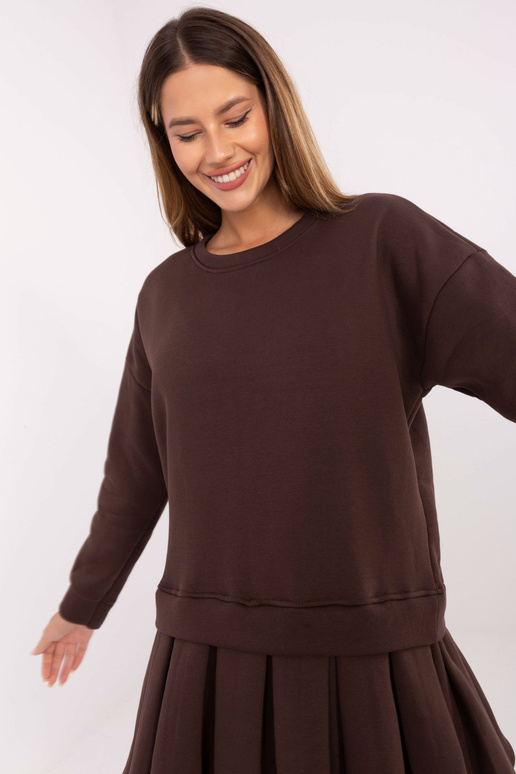 Tmavě hnědé šaty