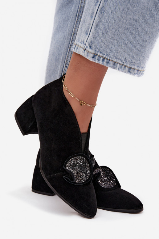  Semišové boty  s podpatky s ornamenty D&A MR52-182 Černé
