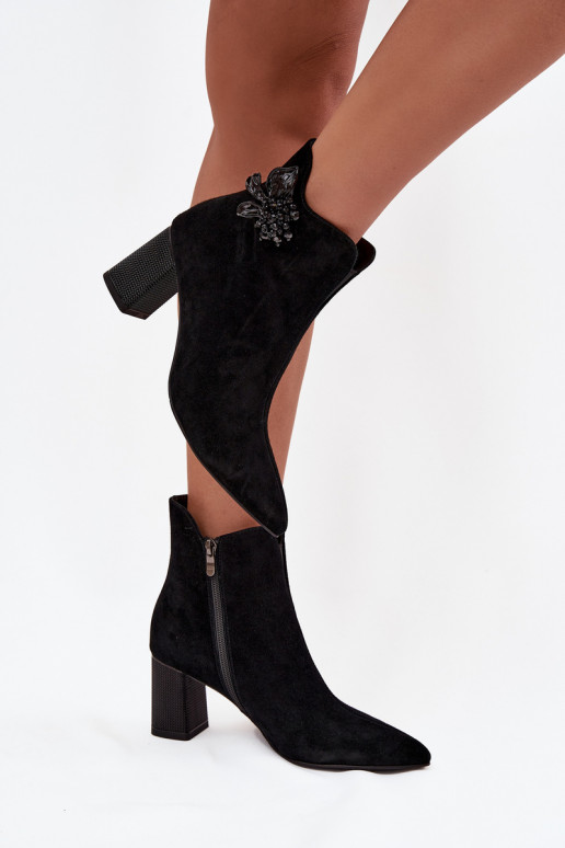 ze semiše Dámské podpatky s ornamenty D&A CR52-686 Černé