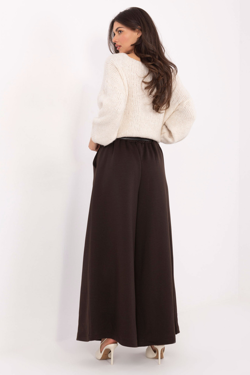 Tmavě hnědé kalhoty