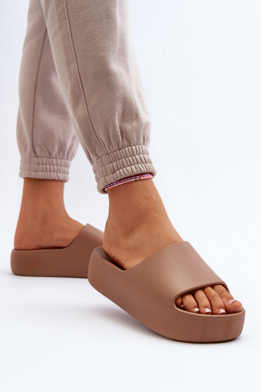  Pantofle s masivní podrážkou hnědá Oreithano