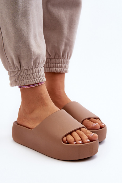  Pantofle s masivní podrážkou hnědá Oreithano