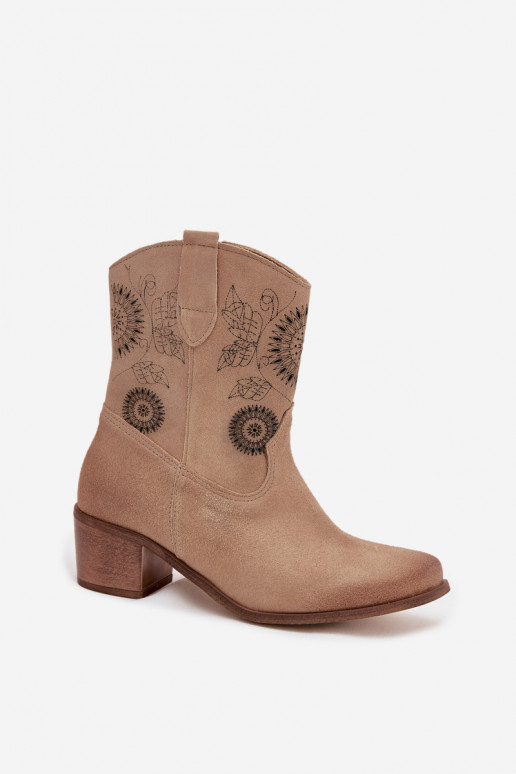 ze semiše Dřeváky  s ažurovými prvky s podpatky Zazoo 3844 béžové ze semiše Dřeváky  s ažurovými prvky s podpatky Zazoo 3844 béžové