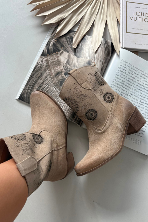 ze semiše Dřeváky  s ažurovými prvky s podpatky Zazoo 3844 béžové ze semiše Dřeváky  s ažurovými prvky s podpatky Zazoo 3844 béžové