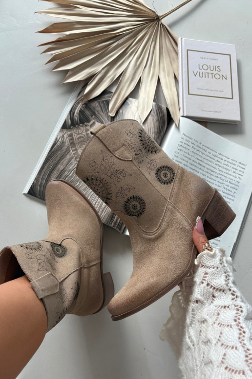 ze semiše Dřeváky  s ažurovými prvky s podpatky Zazoo 3844 béžové ze semiše Dřeváky  s ažurovými prvky s podpatky Zazoo 3844 béžové