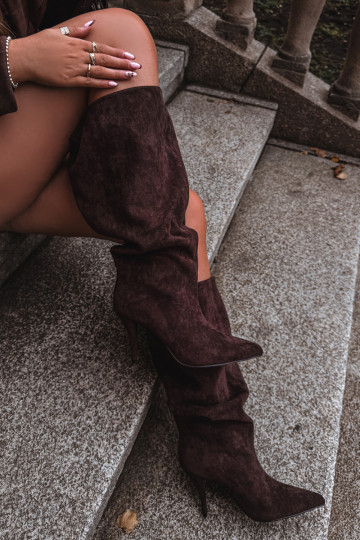 Slip-on vzor dámské dlouhé boty s tenkými podpatky Z z eko semišeu Czekoladowe Noretta 2