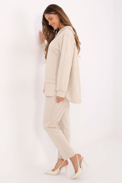 Sada světle písečná