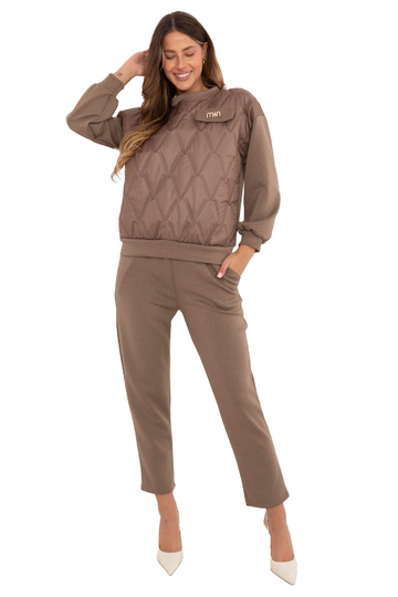 Sada světle hnědá