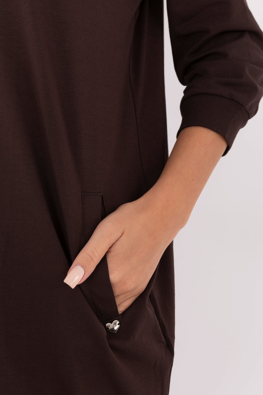 Šaty tmavě hnědé