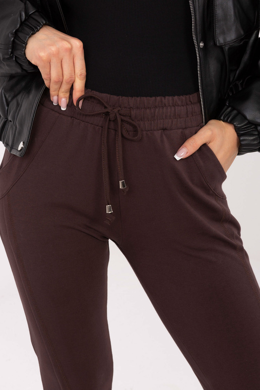 Sportovní kalhoty tmavě hnědé