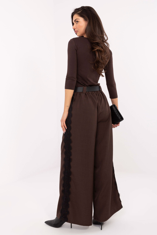 Halenka tmavě hnědá