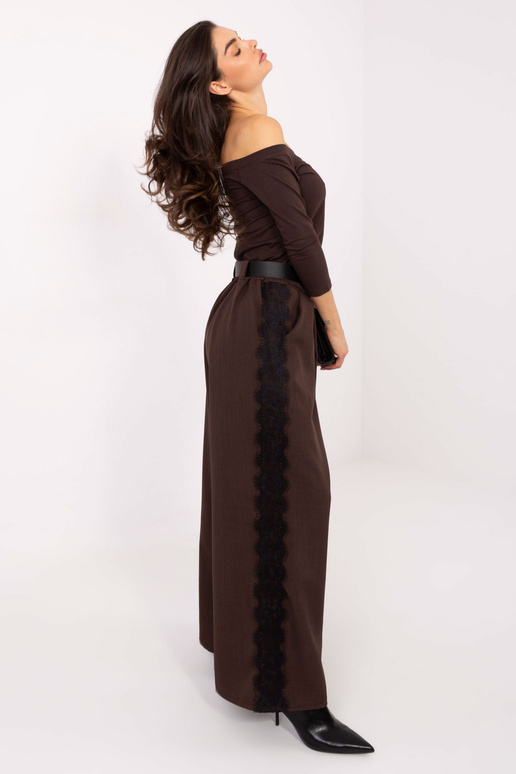 Halenka tmavě hnědá