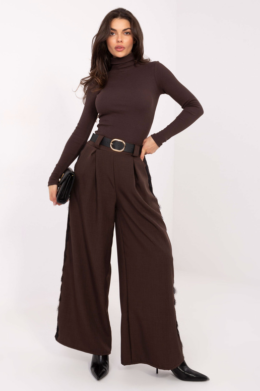 Tmavě hnědá halenka