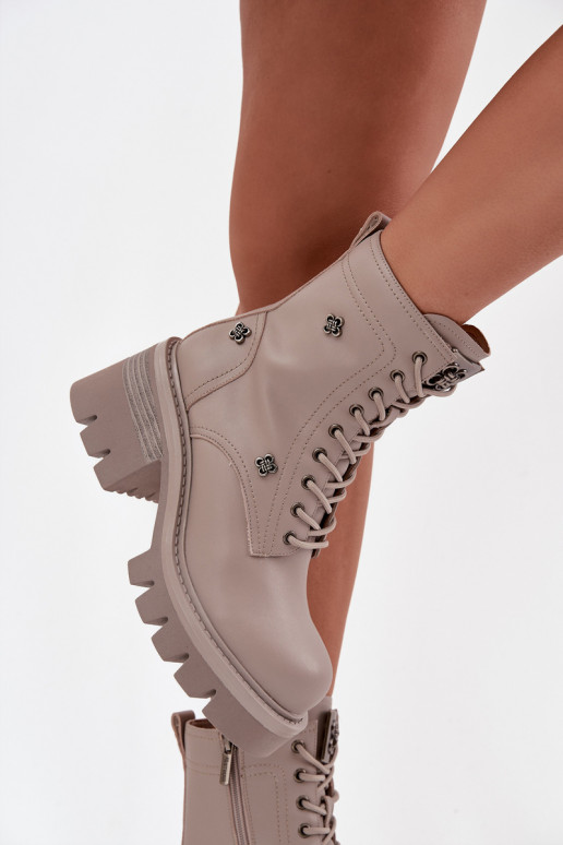 Dřeváky Dámské boty   Z Przypinkami Artiker 57C0181 béžové Dřeváky Dámské boty   Z Przypinkami Artiker 57C0181 béžové