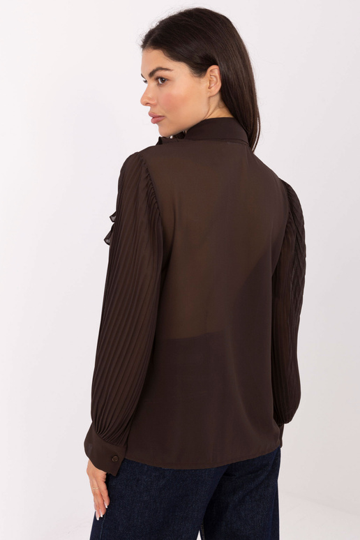 Tmavě hněrá košile