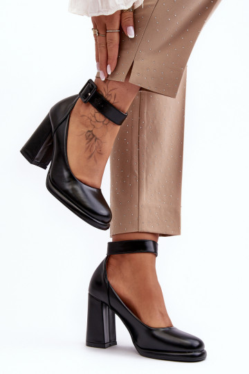 Obuv s podpatky s přezkami Černé Idovana