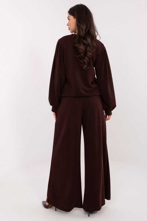 Tmavě hnědá halenka